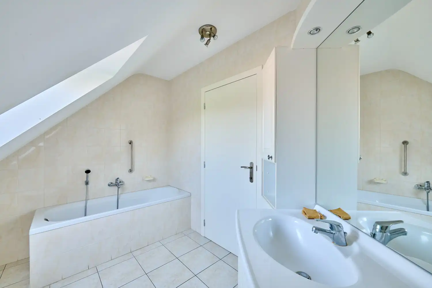 Charmante landelijk gelegen eengezinswoning volledig onderkeldert en ruime vrijstaande garage foto 13