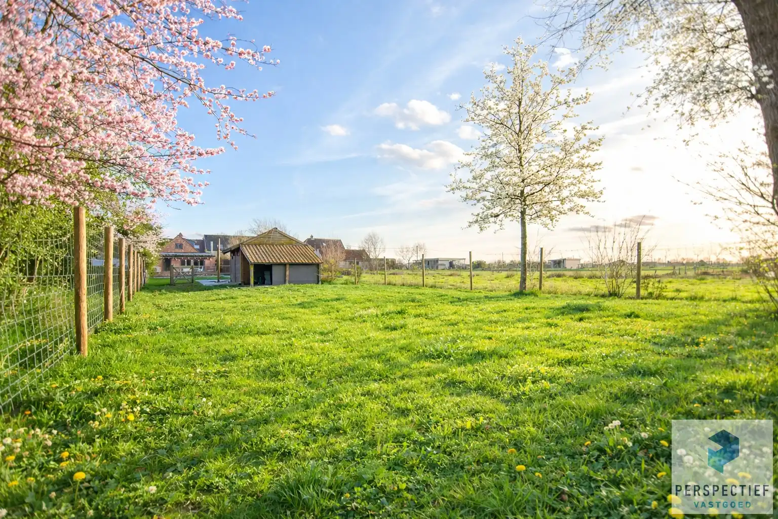 Ruime woning met tuin, kleine weide & bijgebouw gelegen in landelijke omgeving in Oedelem op  1 365 m² foto {{pictureIndex}}
