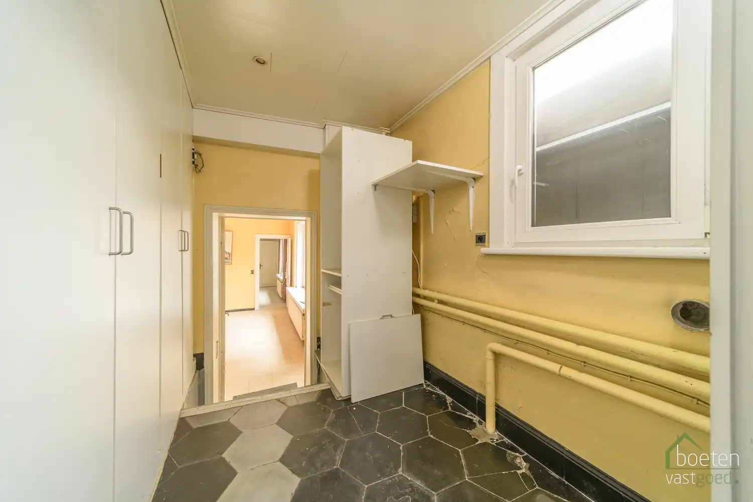 VEURNE: Karaktervol eigendom, type herenwoning, in het bruisende hart van Veurne-centrum, met een waaier van mogelijkheden! foto 8