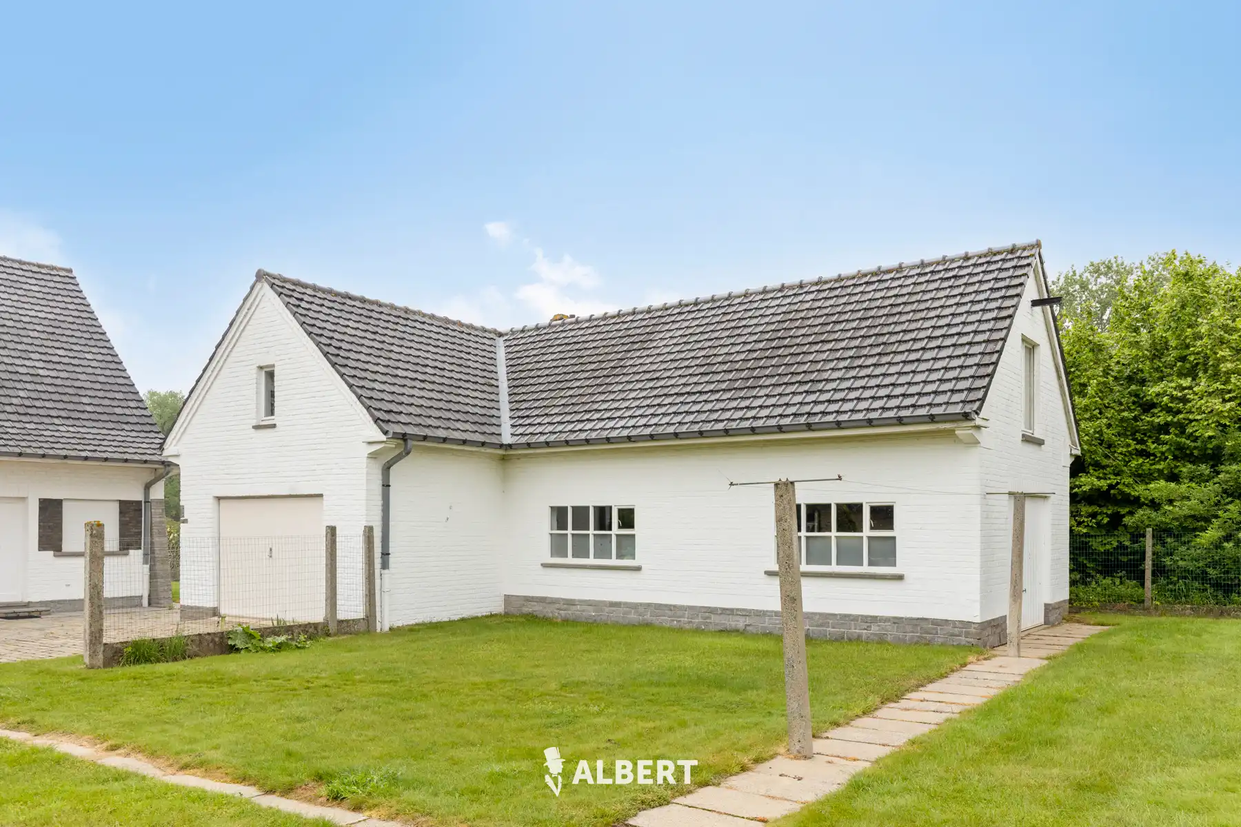 Landelijke woning met bouwgrond, bijgebouw en weideland foto 18