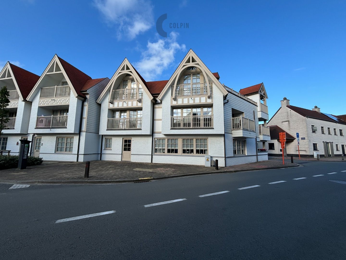 Hoekappartement in een kleinschalige residentie in Knokke foto {{pictureIndex}}