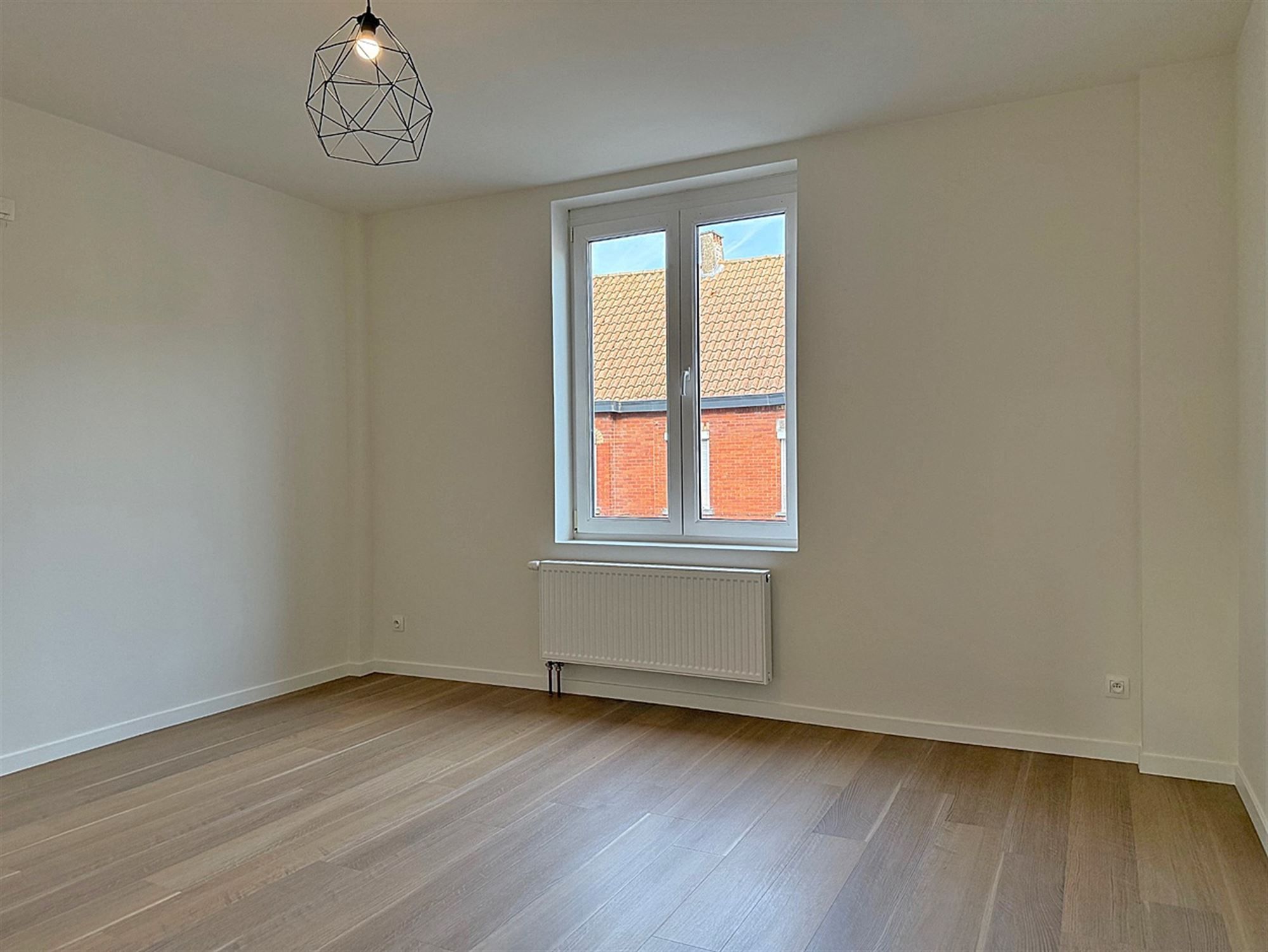 Instapklare vernieuwde (starters)WONING met 2 slaapkamers, terras, kelder & staanplaats  foto 11