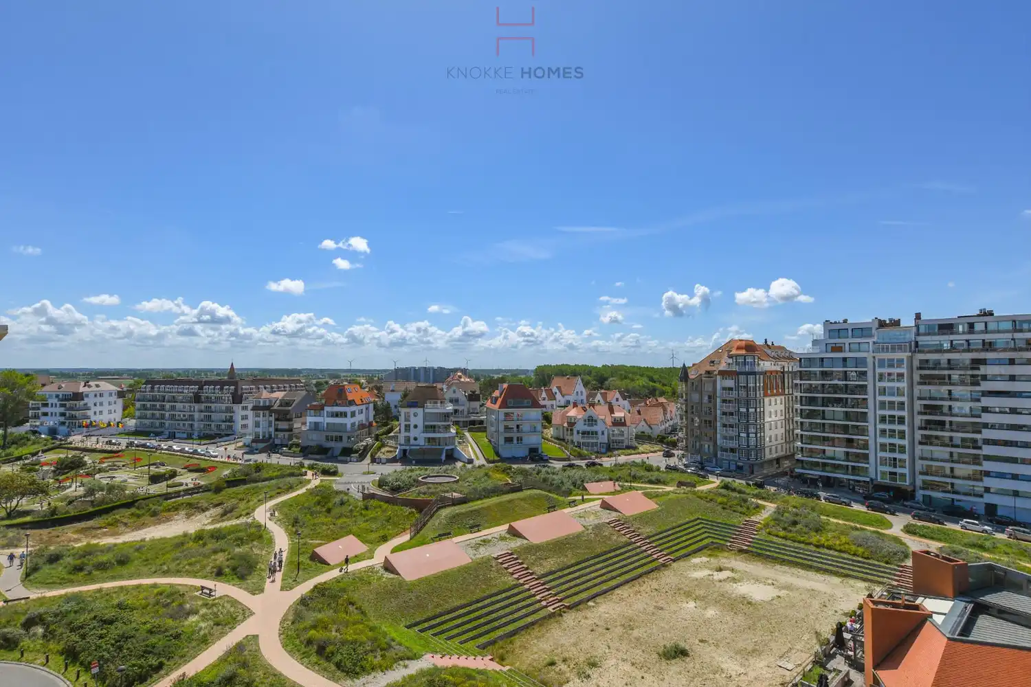 Gesloten garagebox onder het Stübbenpark in Duinbergen foto {{pictureIndex}}