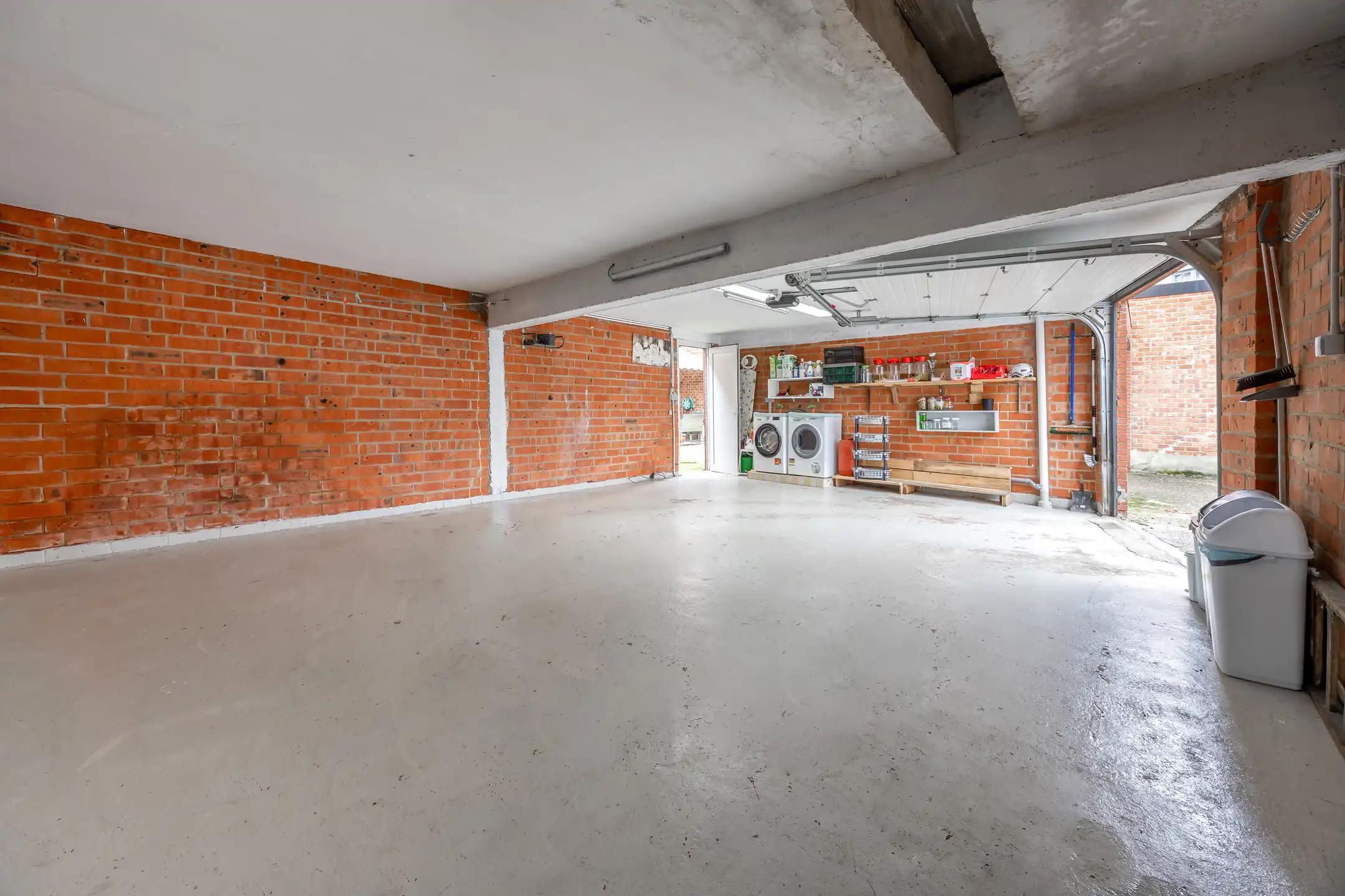 Zeer mooi gelijkvloers appartement met 2 slpk, tuin en grote garage foto 18