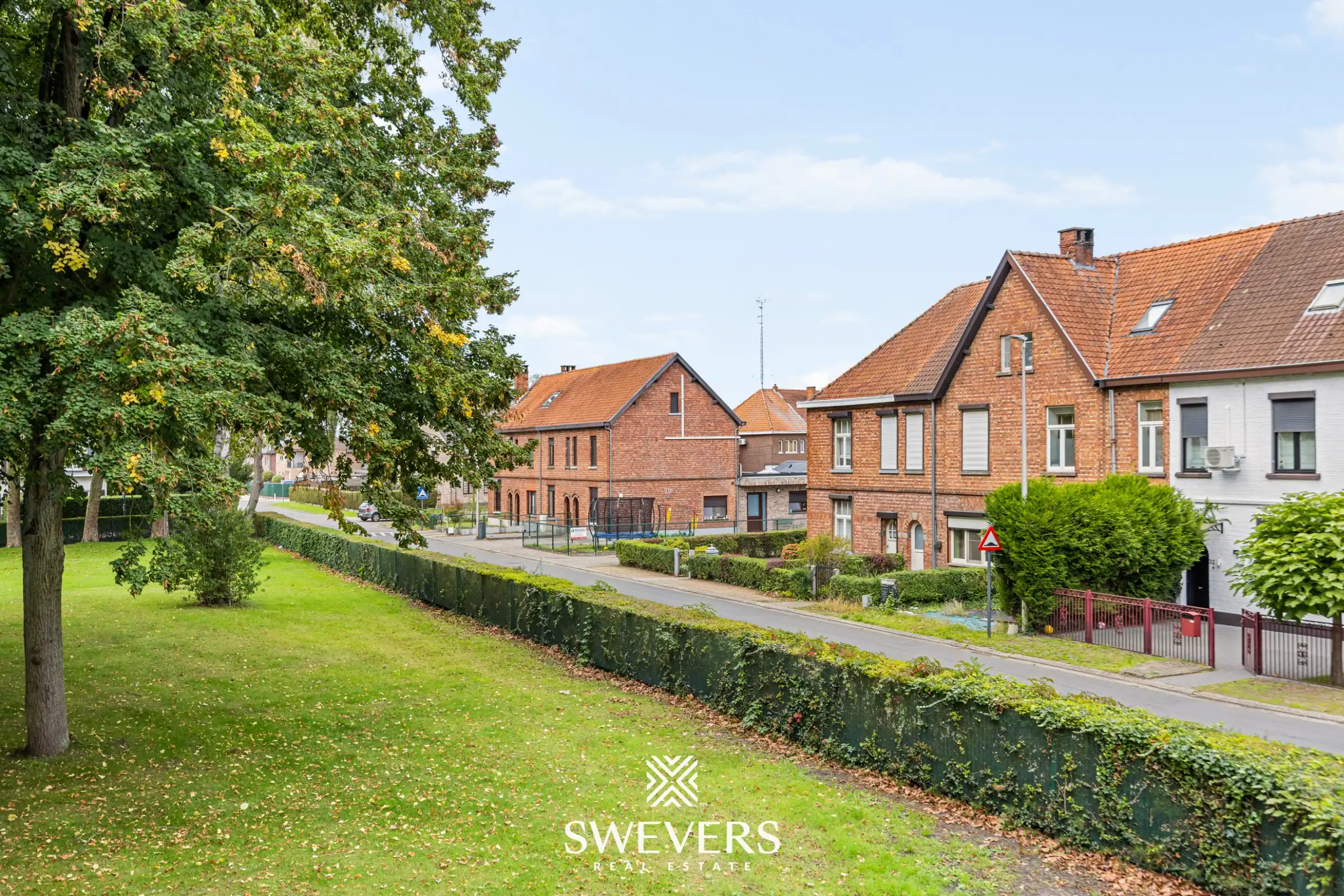 Mooi gelegen te renoveren woning, op een zonnig hoekperceel van 2a57ca foto 28