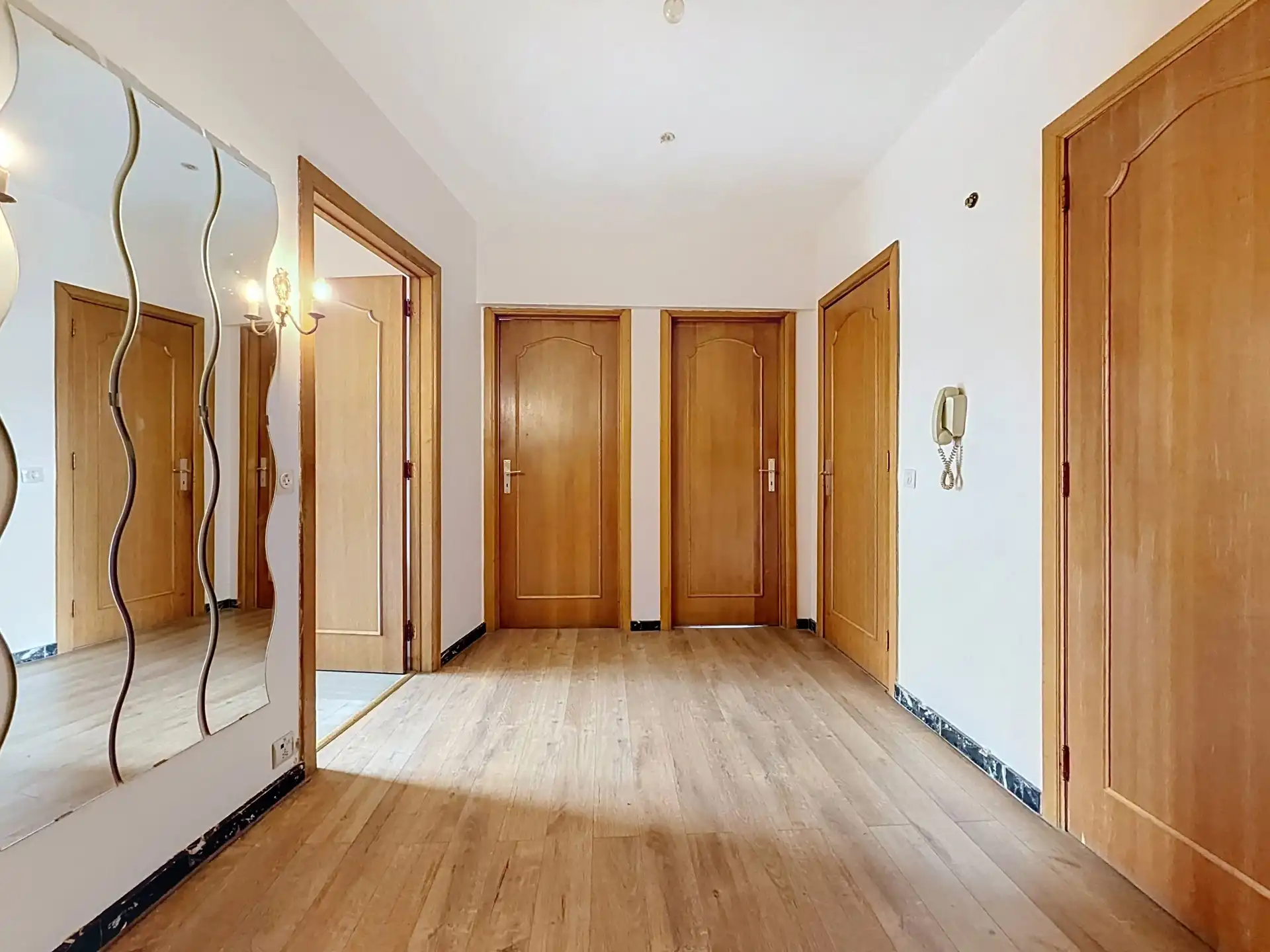 TE KOOP – 2 SLAAPKAMER APPARTEMENT MET GARAGE OP TOPLOCATIE foto 13