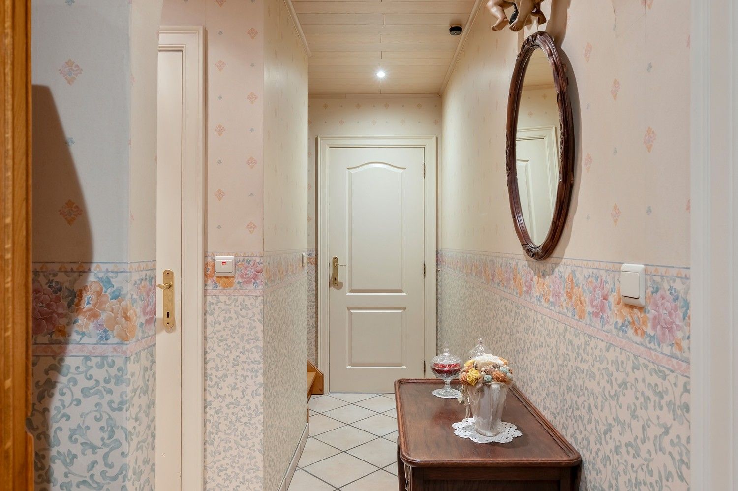 Ruime gezinswoning op breed en groot perceel van 1122m² foto 12