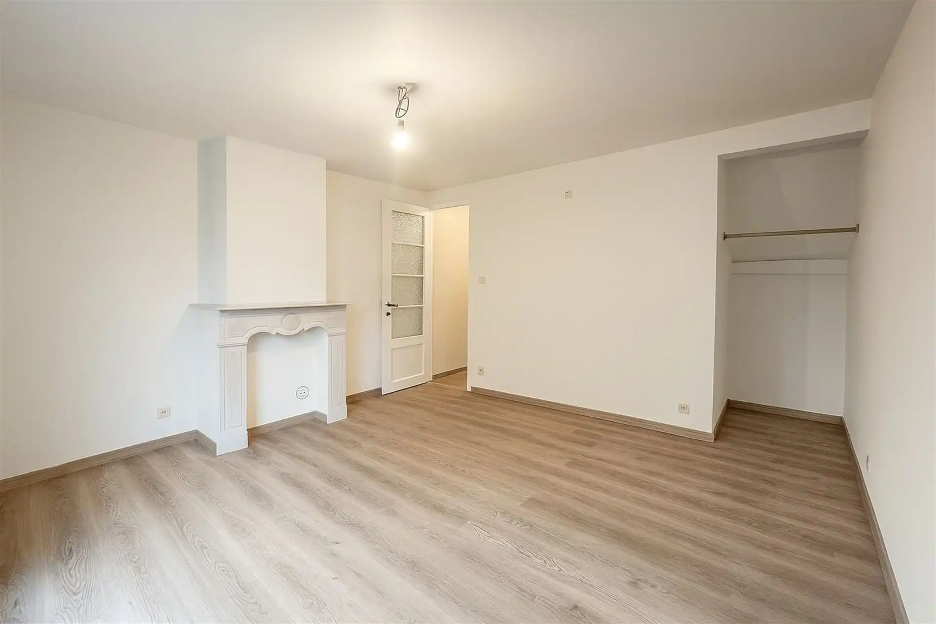 Centraal gelegen stadswoning met 2 slaapkamers, garage en terras foto 4