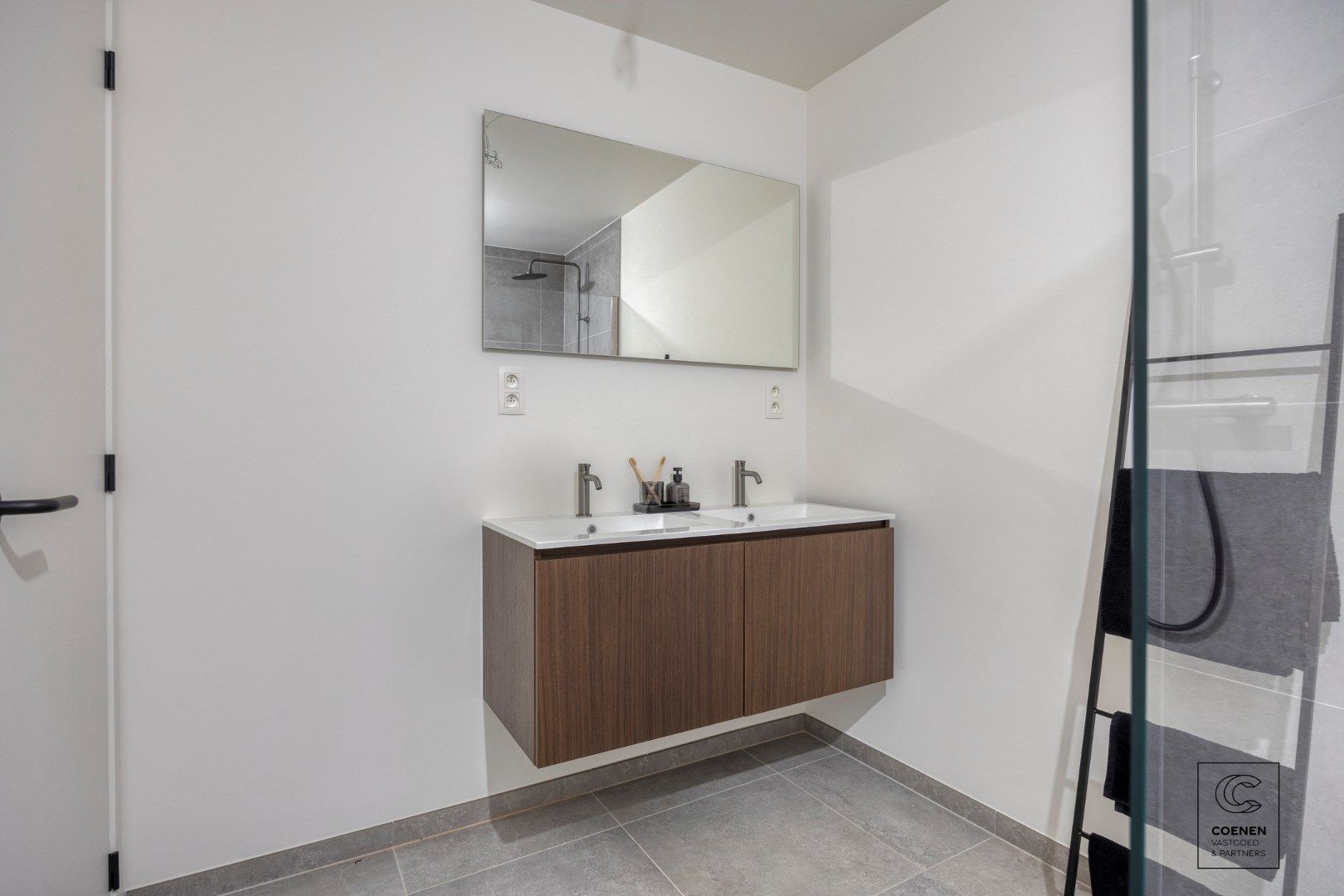 Charmant, volledig gerenoveerde woning met 2 slaapkamers te Turnhout! foto 12