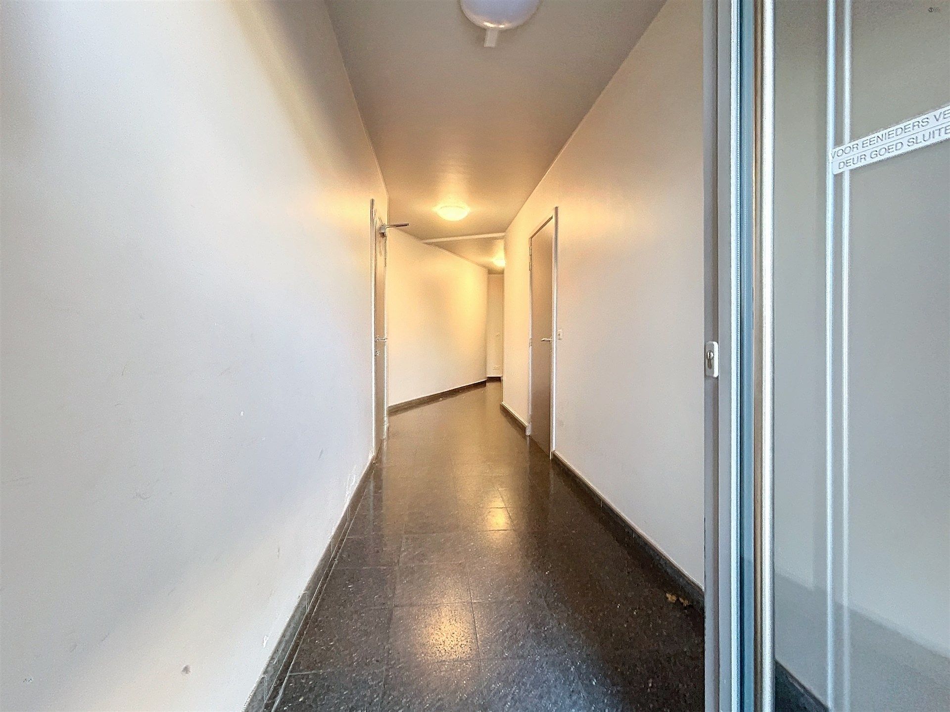 Instapklaar 1slpk appartement met terras en privatieve berging op toplocatie foto 12