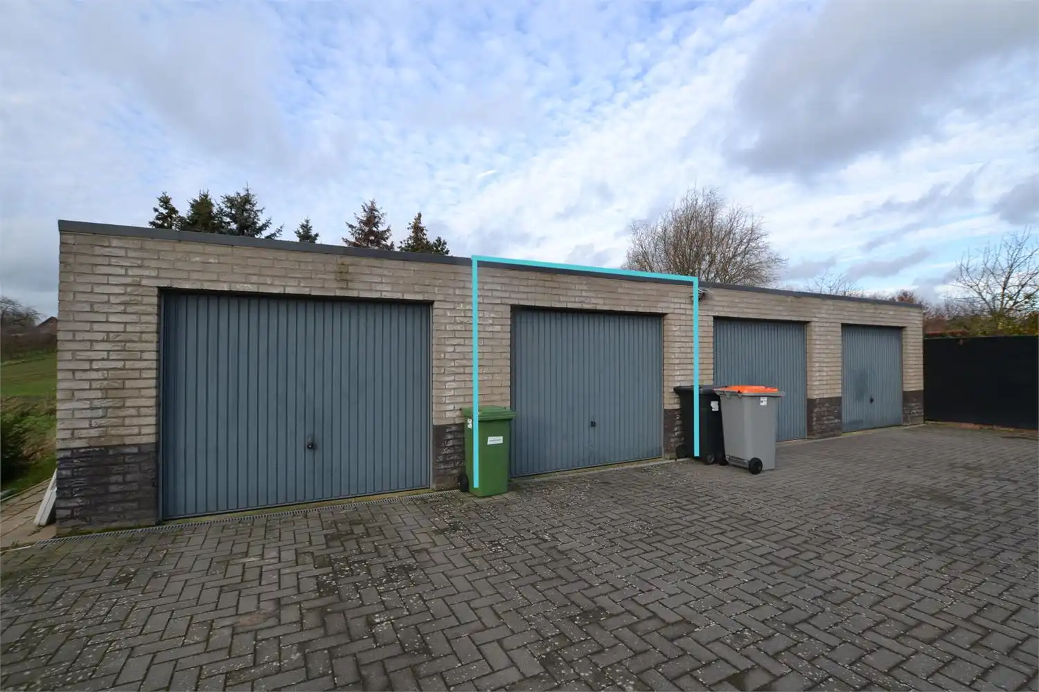 RUSTIG GELEGEN DUPLEXAPPARTEMENT MET 3 SLAAPKAMERS, TERRAS, GARAGE EN AUTOSTAANPLAATS foto 14