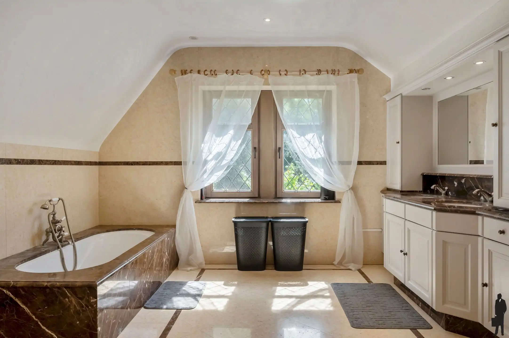 Karaktervolle villa met binnenzwembad in de "Lint" foto 25