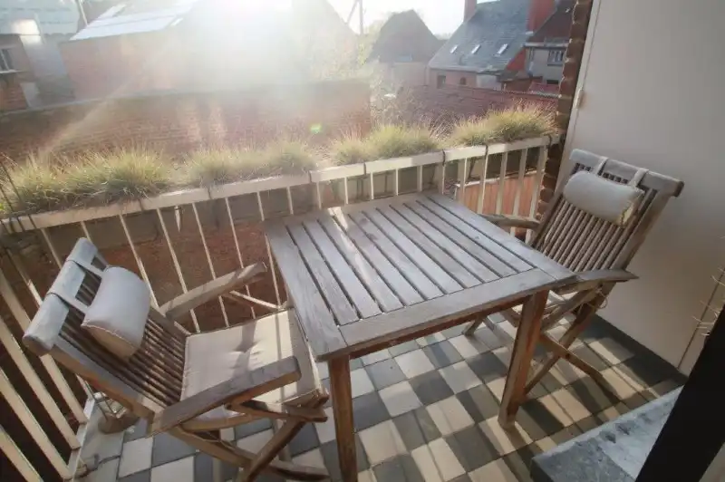 Gerenoveerd appartement in hartje Kortrijk met terras! foto 17