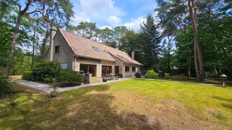 Mooi gelegen villa 330m² op 28 are tegenover natuur-wandelgebied foto 2