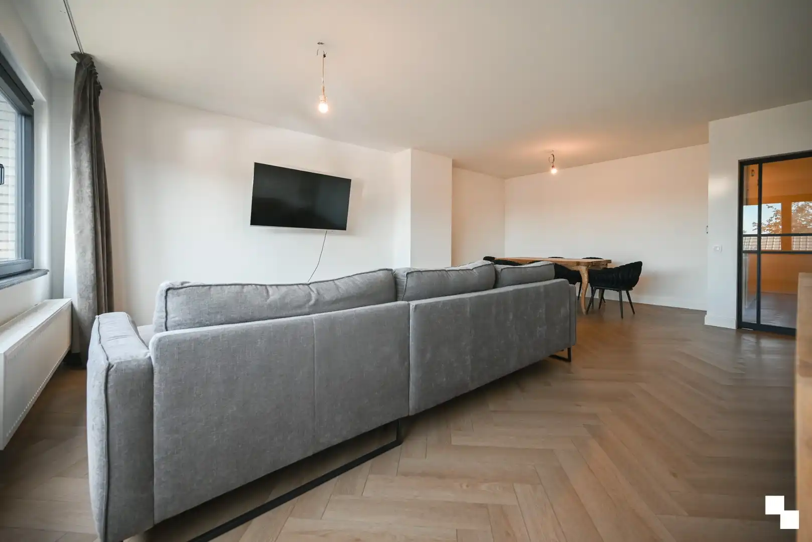 Volledig gerenoveerd appartement met drie slaapkamers te centrum Izegem foto 15