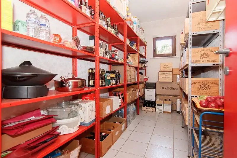 Zeer ruime, op te frissen, gezinswoning met dubbele garage in kindvriendelijke, groene en rustige omgeving foto 17