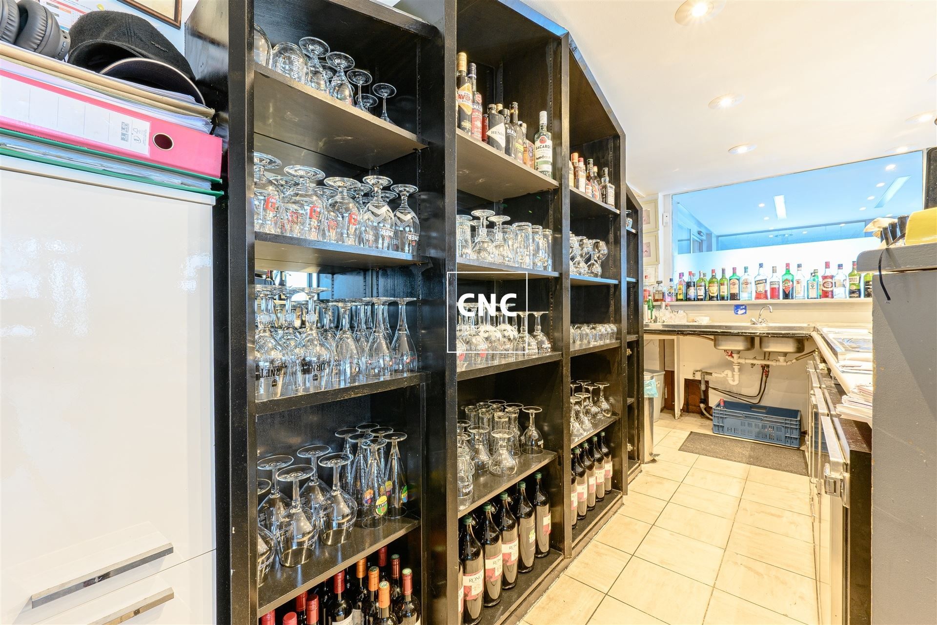 Zeer ruim en instapklaar handelspand aan Zeedijk-Heist foto 11