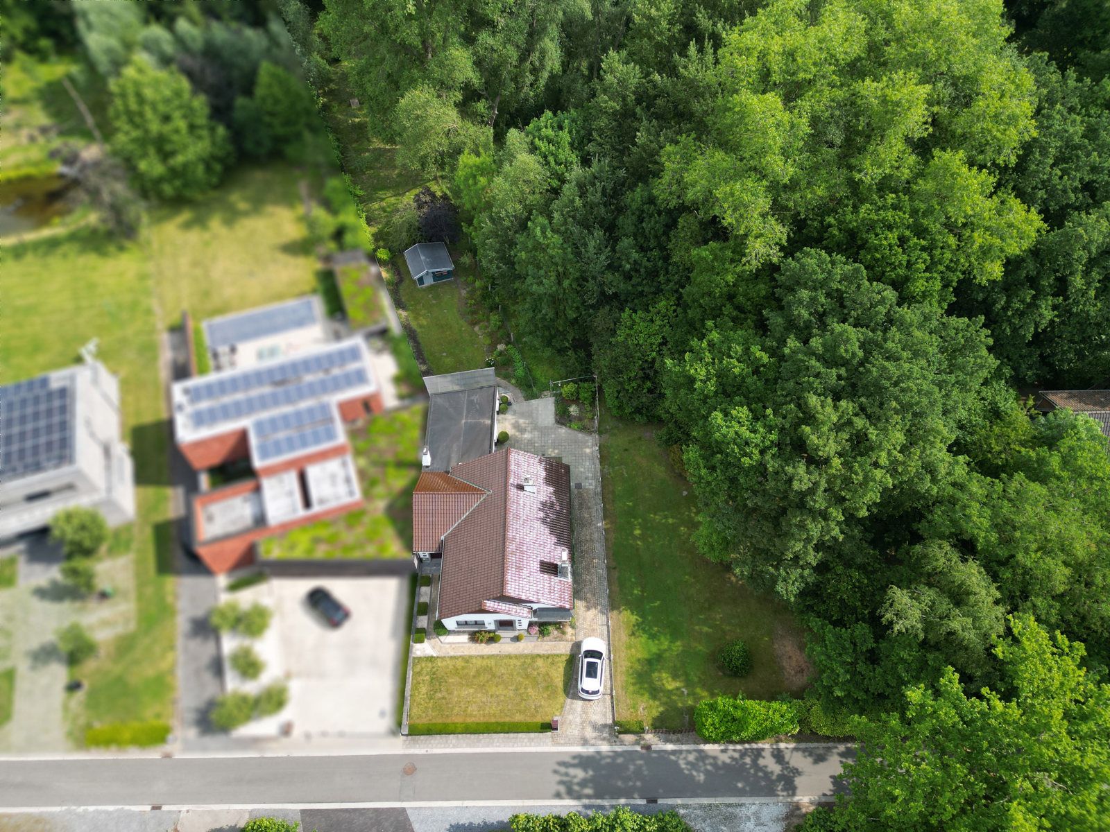 Woning met 2 SLPK, garages en riante tuin, op Toplocatie! foto 22