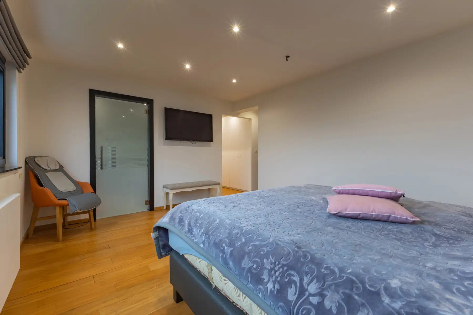 Gerenoveerde en goed onderhouden villa met 4 slaapkamers. foto 15