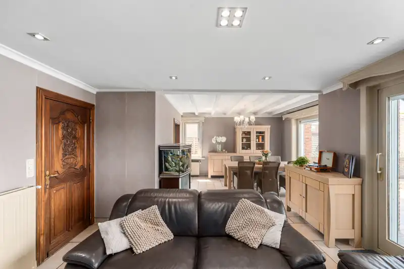 Instapklare gezinswoning met 4 slaapkamers en dubbele garage foto 9
