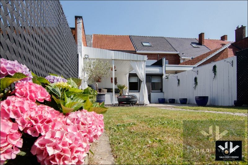 RUIME, VERZORGDE RIJWONING MET TOFFE STADSTUIN foto 11