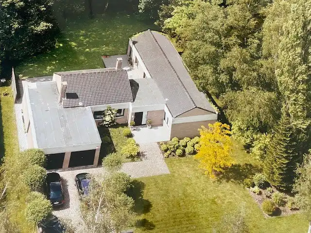 Hoofdfoto van de publicatie: Zeldzame topligging aan natuurgebied – villa op +20 are