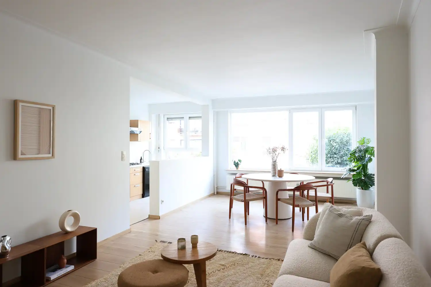 Instapklaar appartement met 2 ruime slks, tuin en parking! foto 6