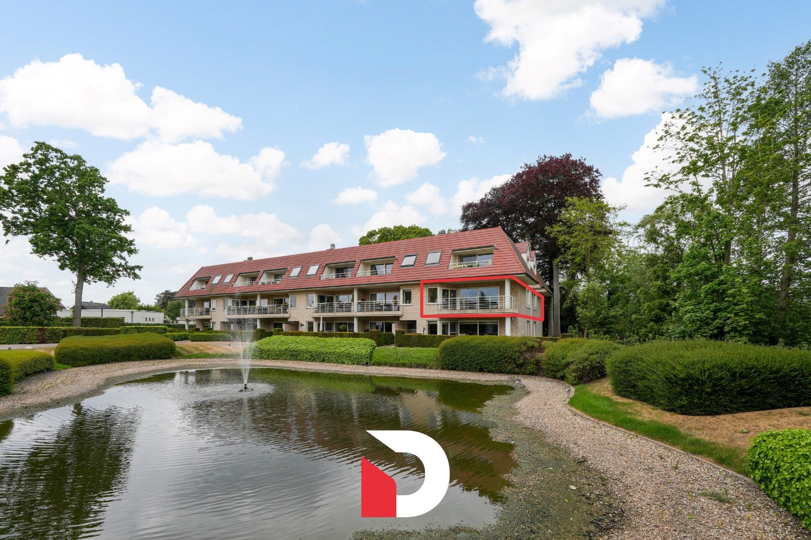 Hoekappartement met 3 slaapkamers en prachtig zicht in hartje Jabbeke foto {{pictureIndex}}