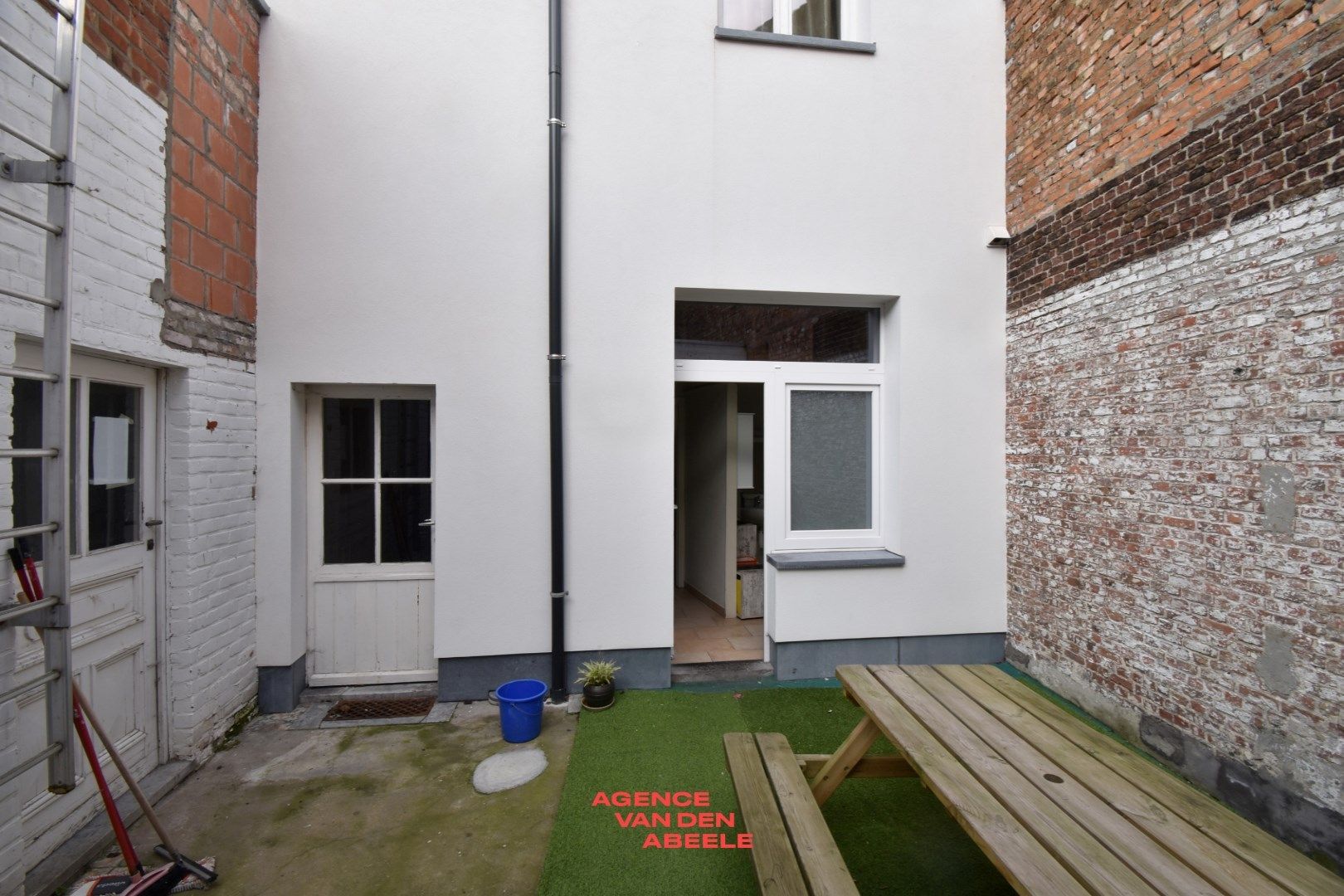 Opbrengsteigendom met 4 appartementen en ruime garage  foto 4