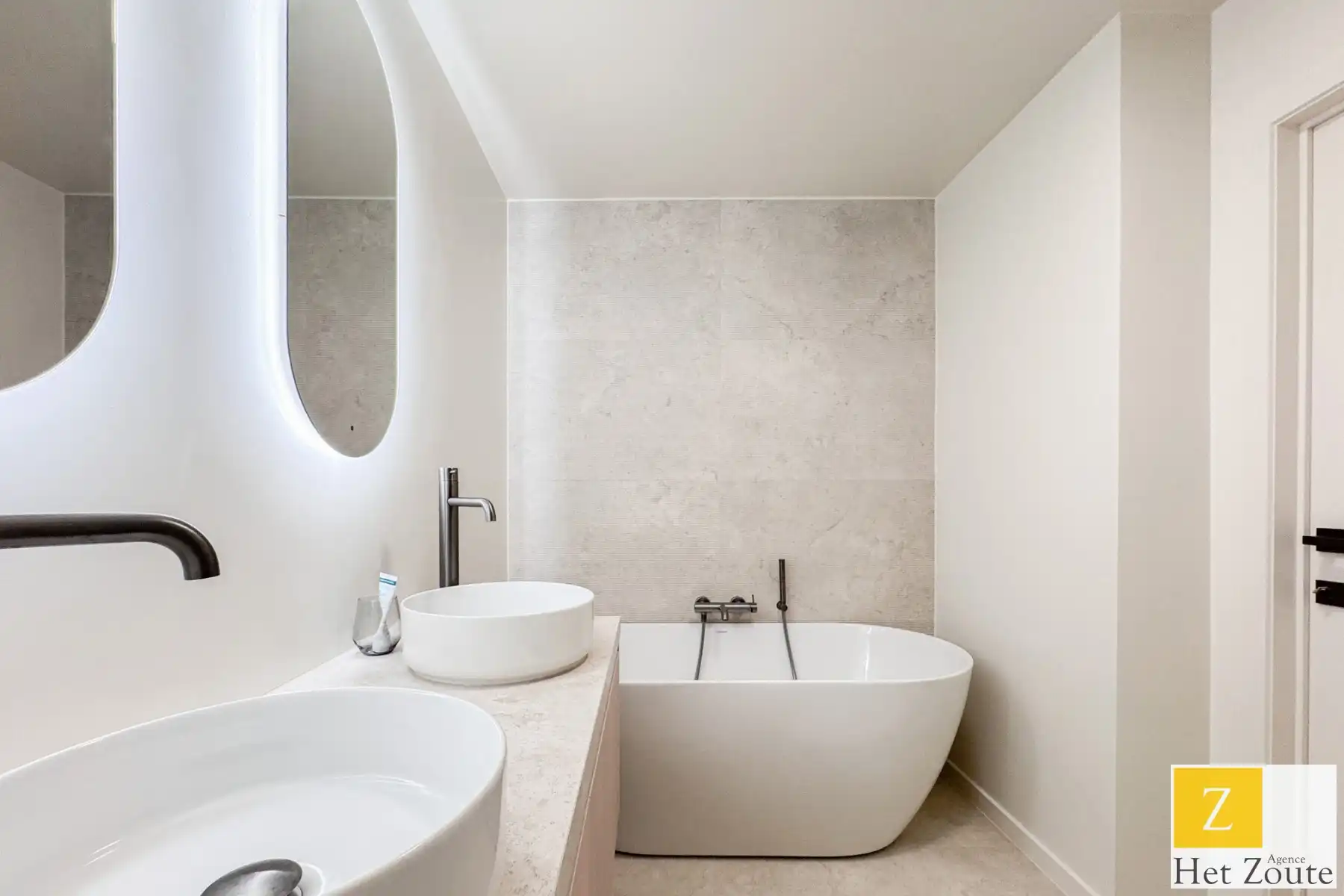 Gerenoveerd duplexappartement met ruim terras foto 15