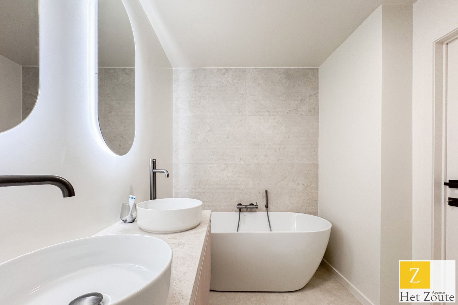 Gerenoveerd duplexappartement met ruim terras foto 15