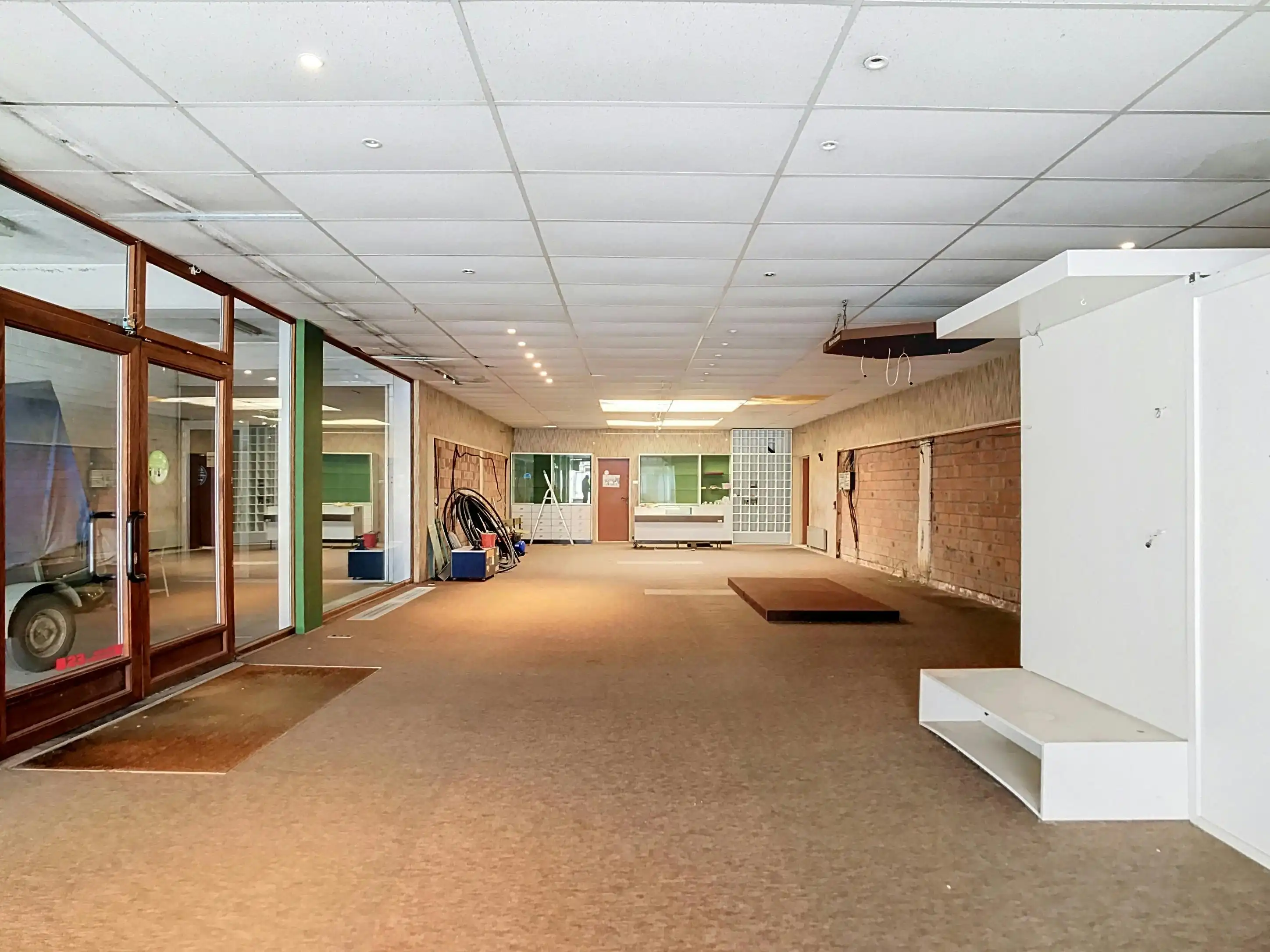 Te renoveren handelspand met appartement en tuin in Bazel foto 2