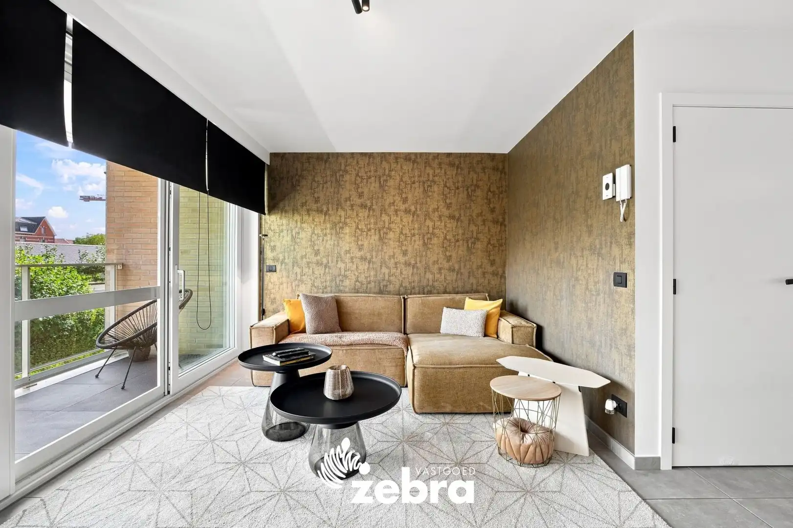 Lichtrijke bel-etage met terras en ruime garage in Assebroek! foto 6