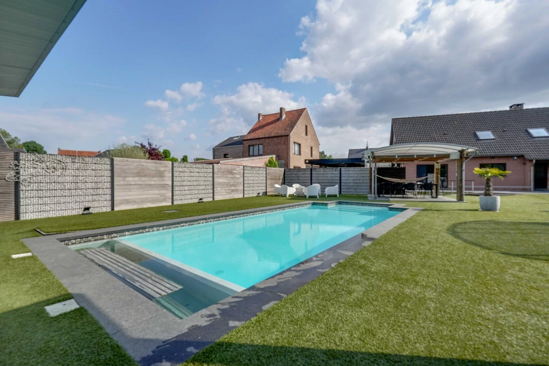 Ruime woning met zwembad op mooi groot perceel foto 40