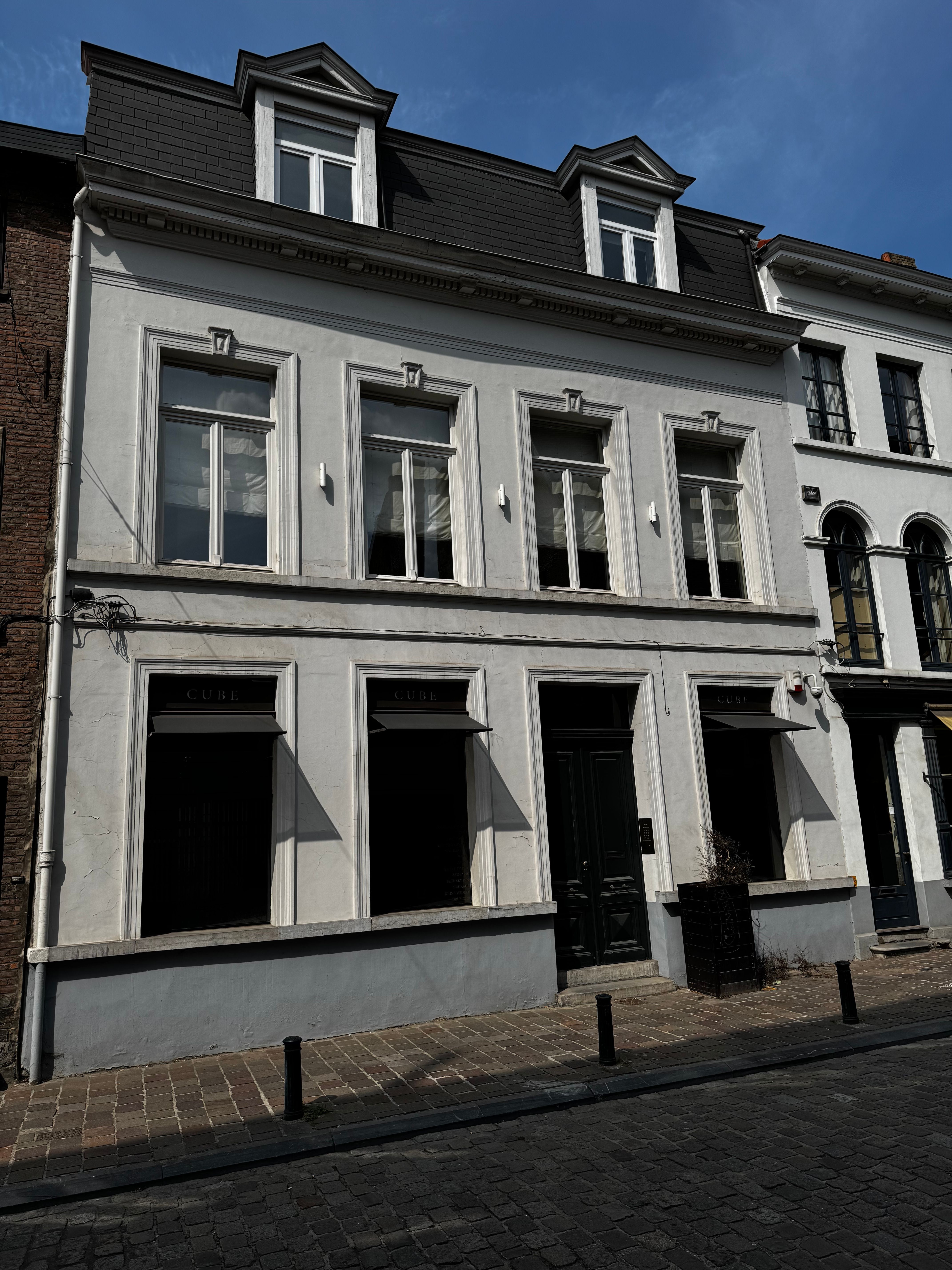 Volledig gerenoveerd handelspand met duplexappartement foto 15