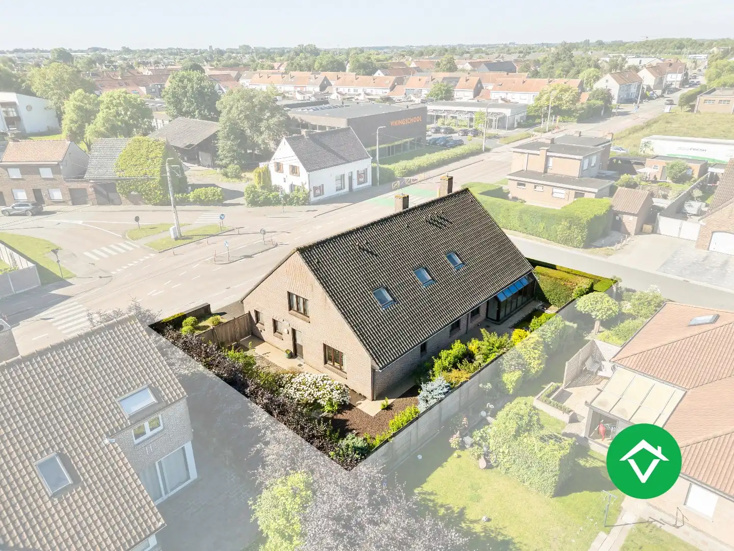 Stevige woning op gunstige ligging met 7 slaapkamers, dubbele garage en tuin te Roeselare foto 33