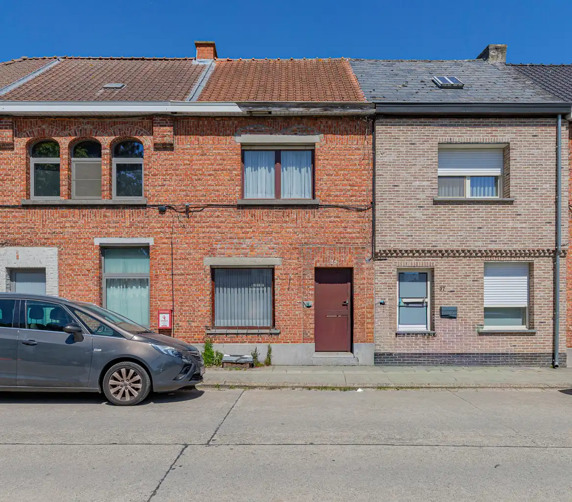Hoofdfoto van de publicatie: Te renoveren woning in Aalst 