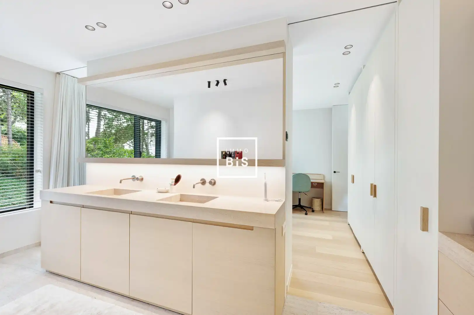 Luxueuze villa gelegen op een zeer rustige en begeerde ligging op enkele passen van het Albertplein foto 15