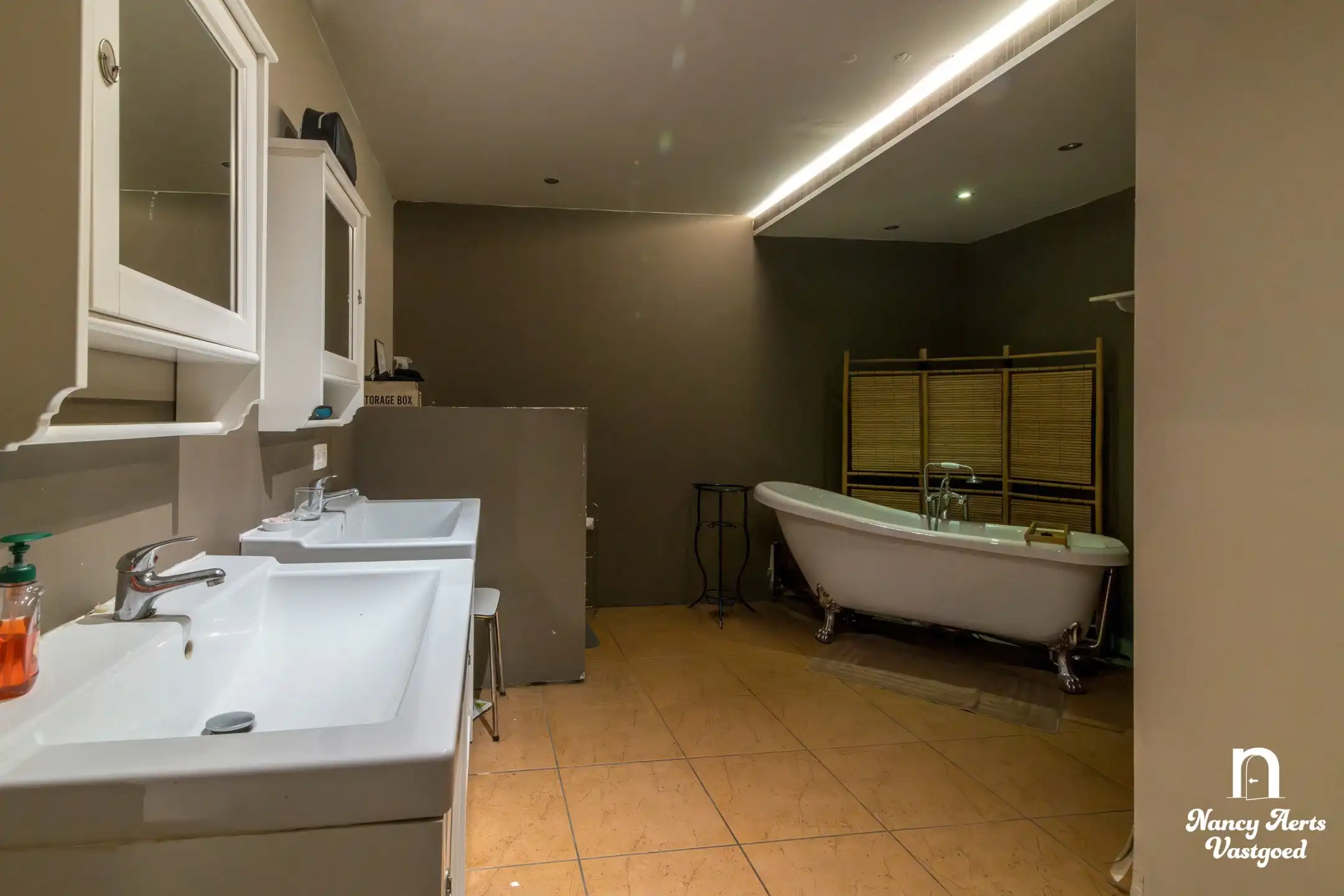 Ruime halfopen woning met tuin en veel potentieel foto 14