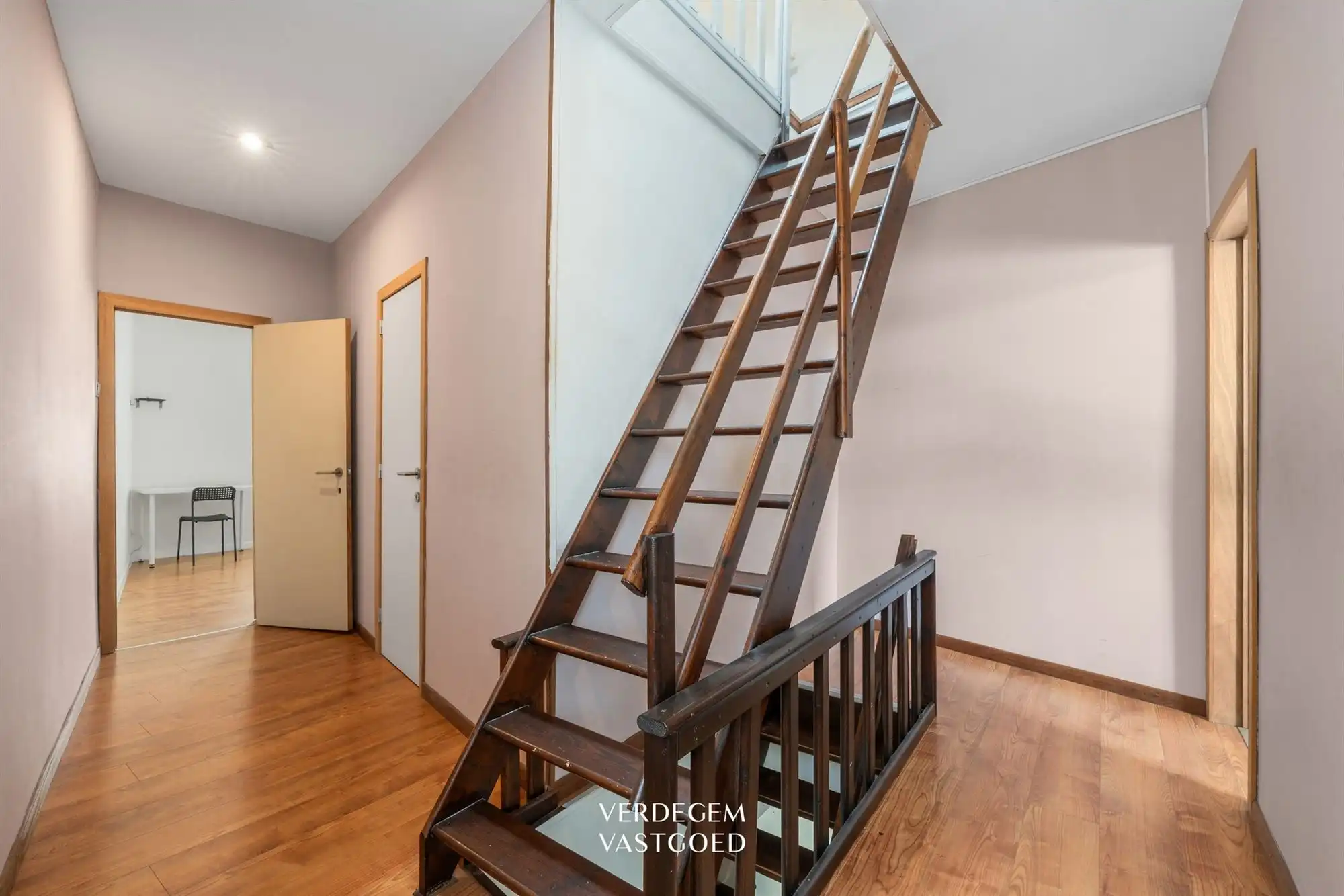Instapklare woning met grote leefruimte en vier slaapkamers foto 12