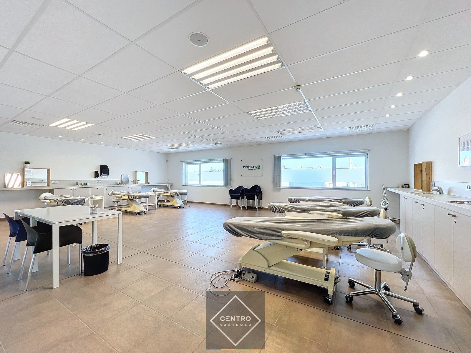 Instapklaar PERFECT onderhouden multifunctioneel BEDRIJFSPAND (1.180 m²) voor handel, kantoor of dienstensector (huidige uitbating: opleidingscentrum) ! foto 52