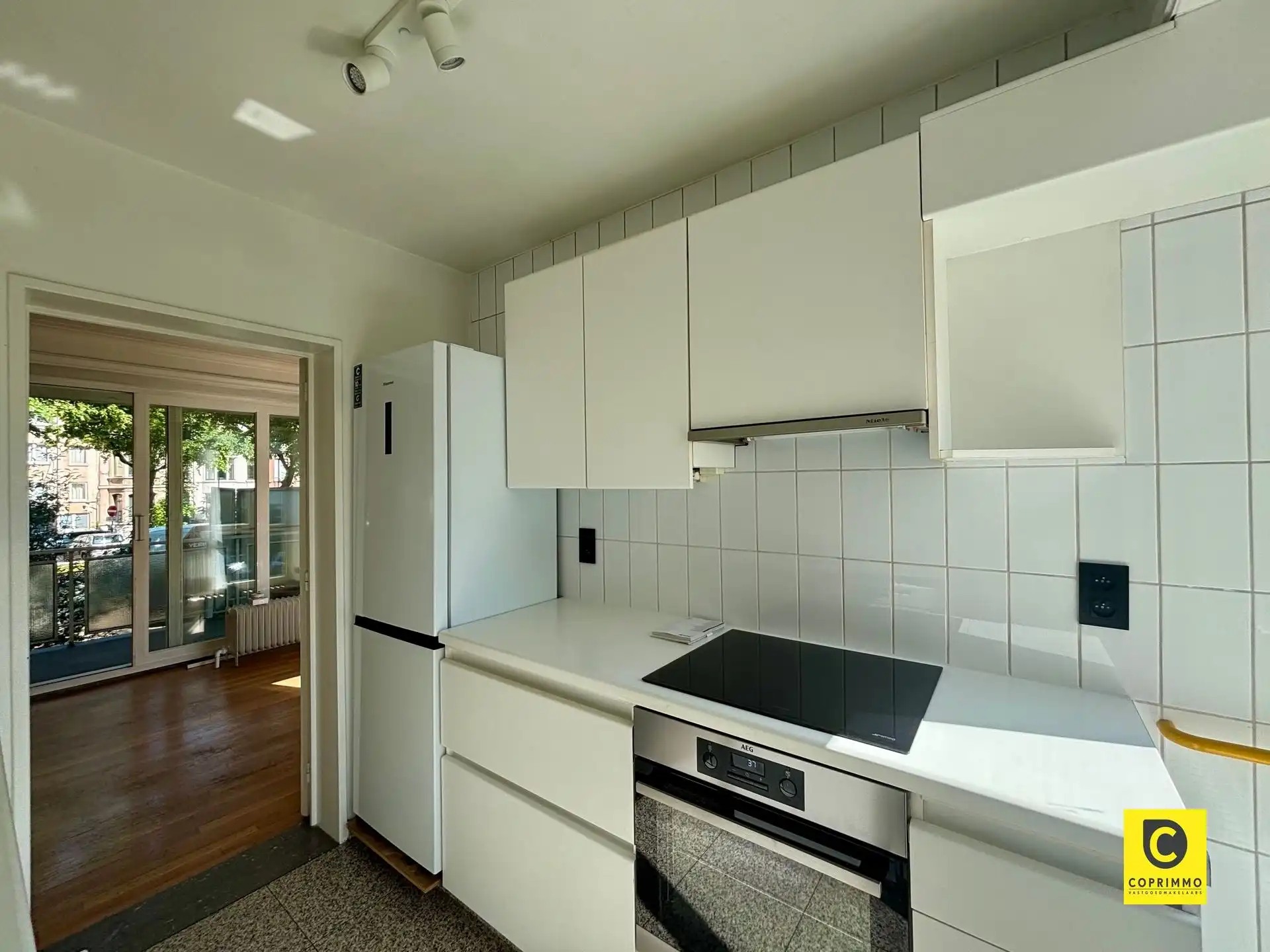 Instapklaar 3 slaapkamer appartement met zonnig terras, kelder en fietsenberging foto 7