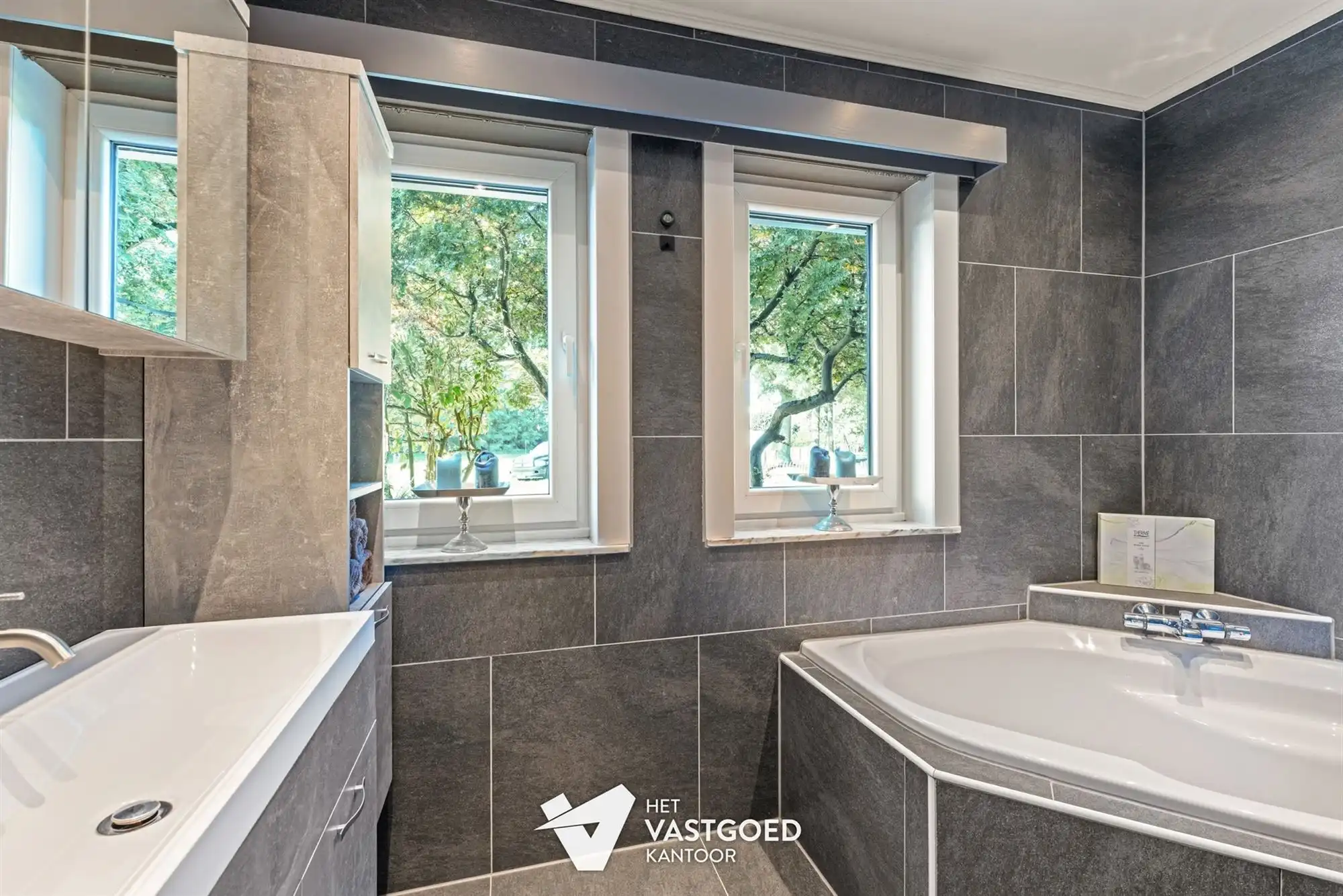 ZEER RUIME, GERENOVEERDE WONING OP TOP-LIGGING! foto 14