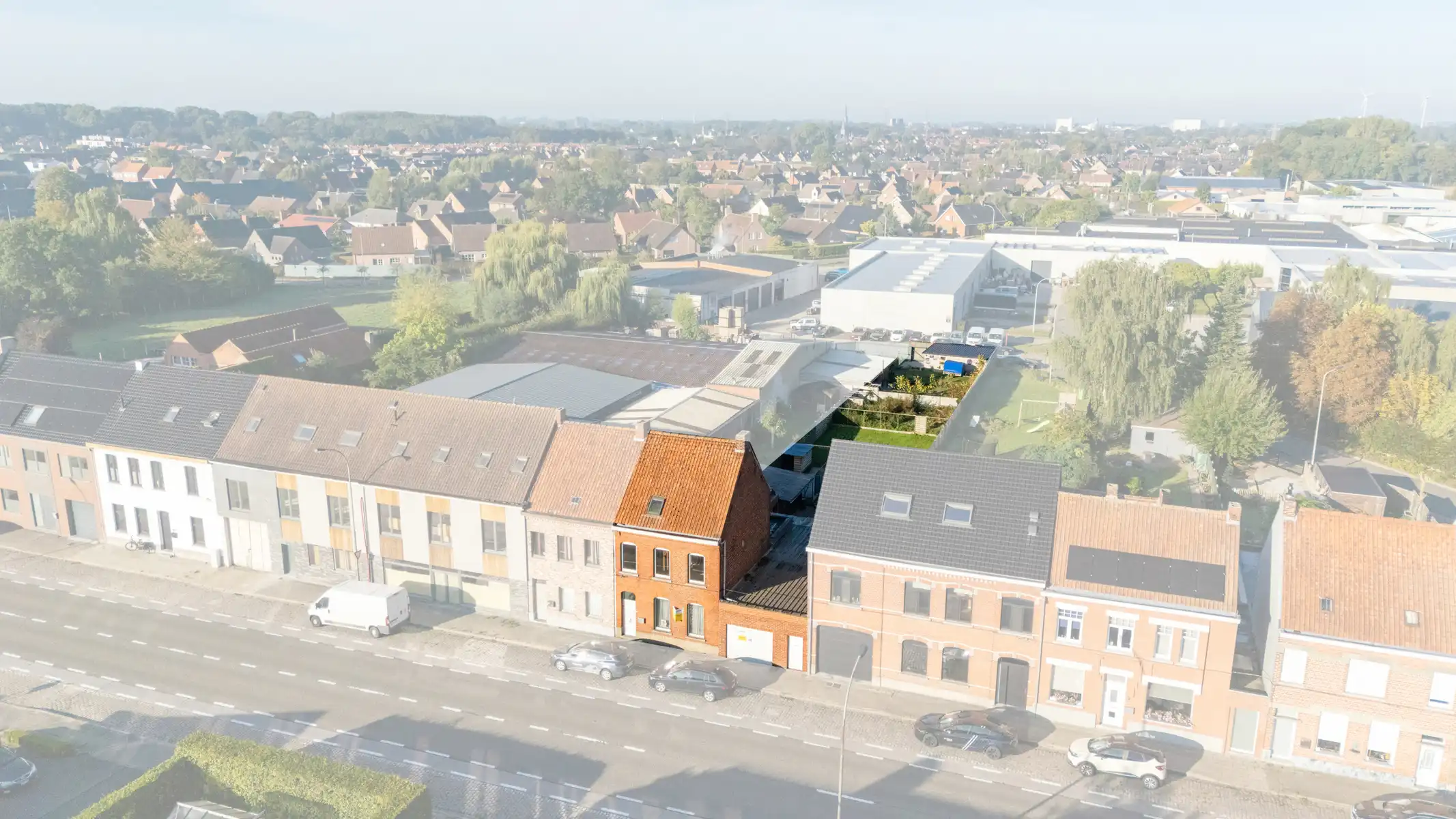 Hoofdfoto van de publicatie: Ruime te renoveren woning met opslagplaats van 65 m²