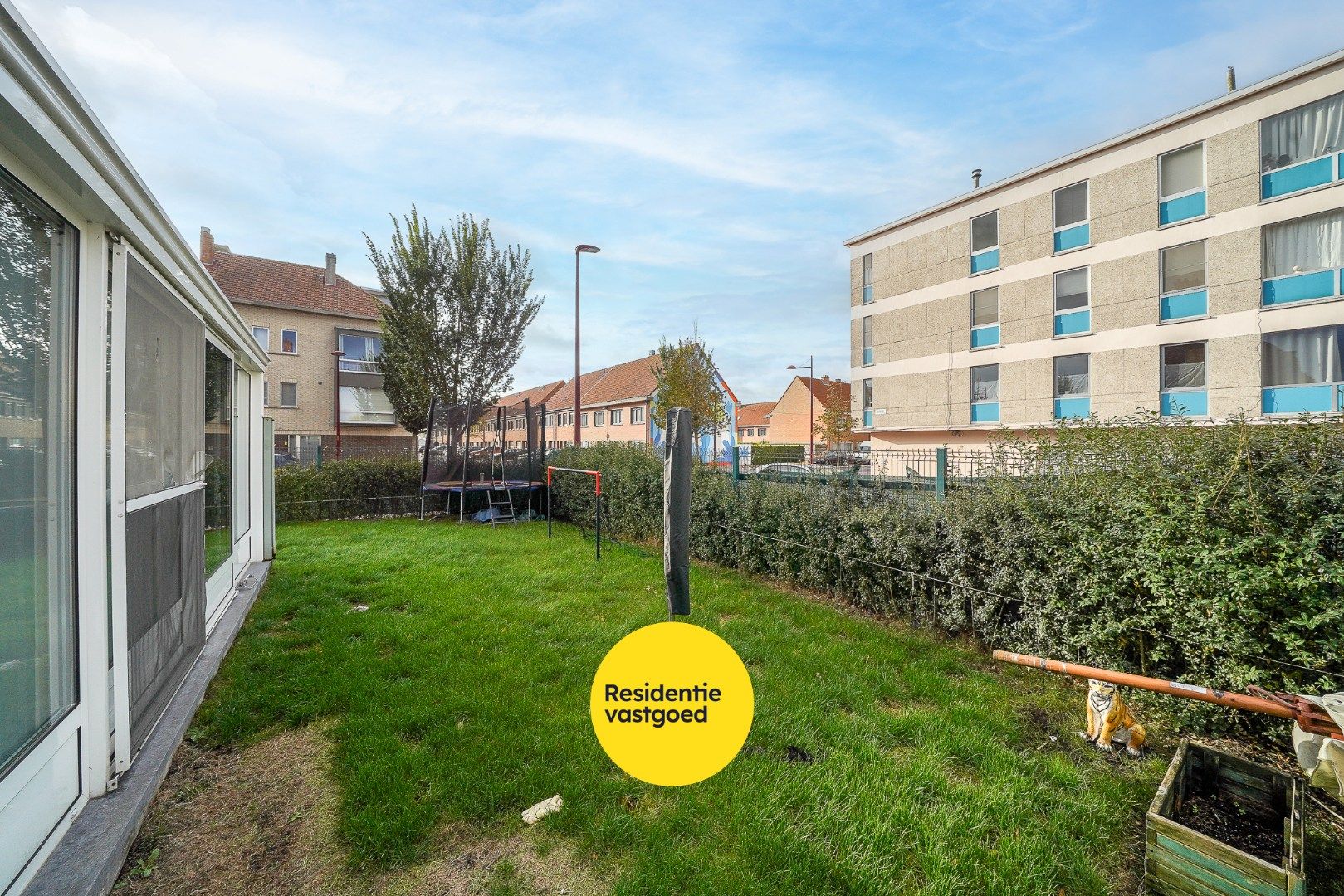 Halfopen woning met tuin en garage te Oostende (vuurtorenwijk) foto 3