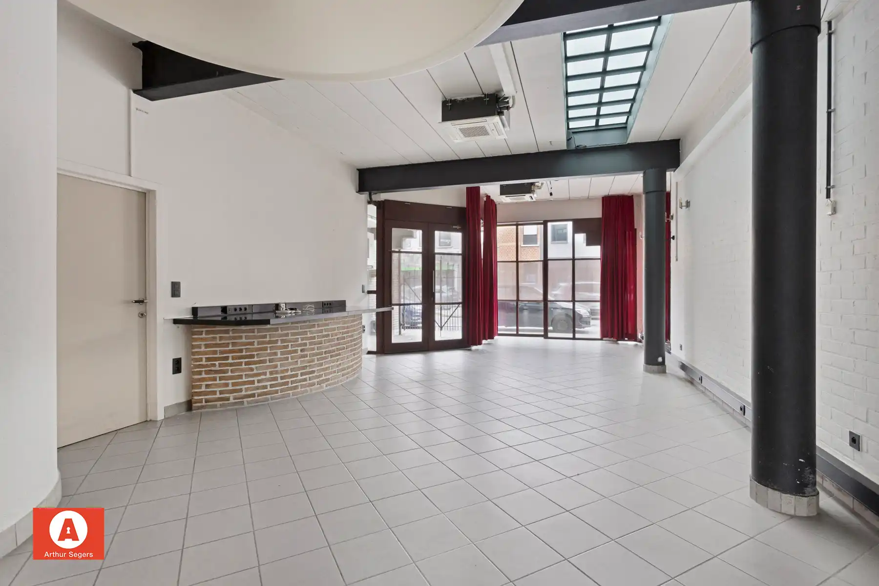 Energiezuinig gelijkvloers app: 116 m², pal bij het centrum. foto 5