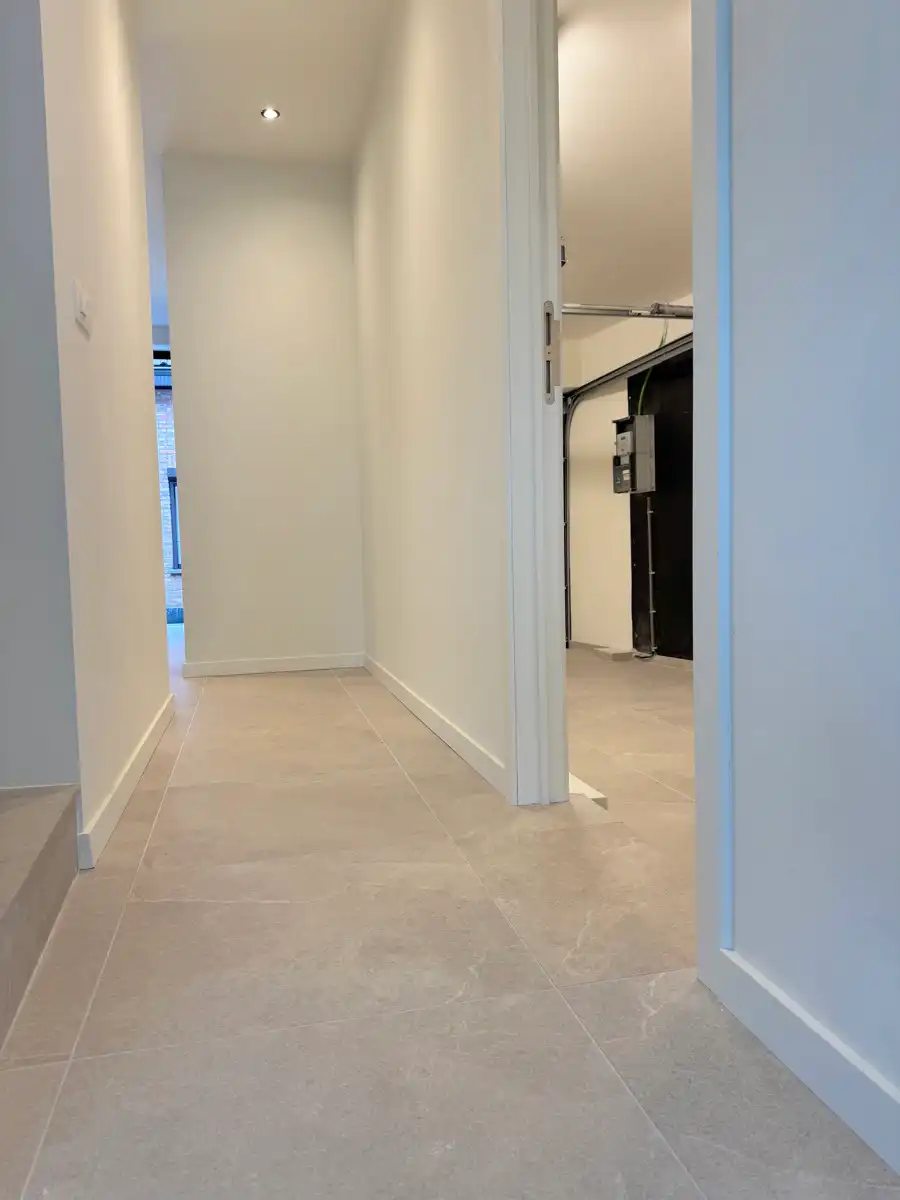 Volledig vernieuwde energiezuinige woning met garage en 3 slpk! foto 5