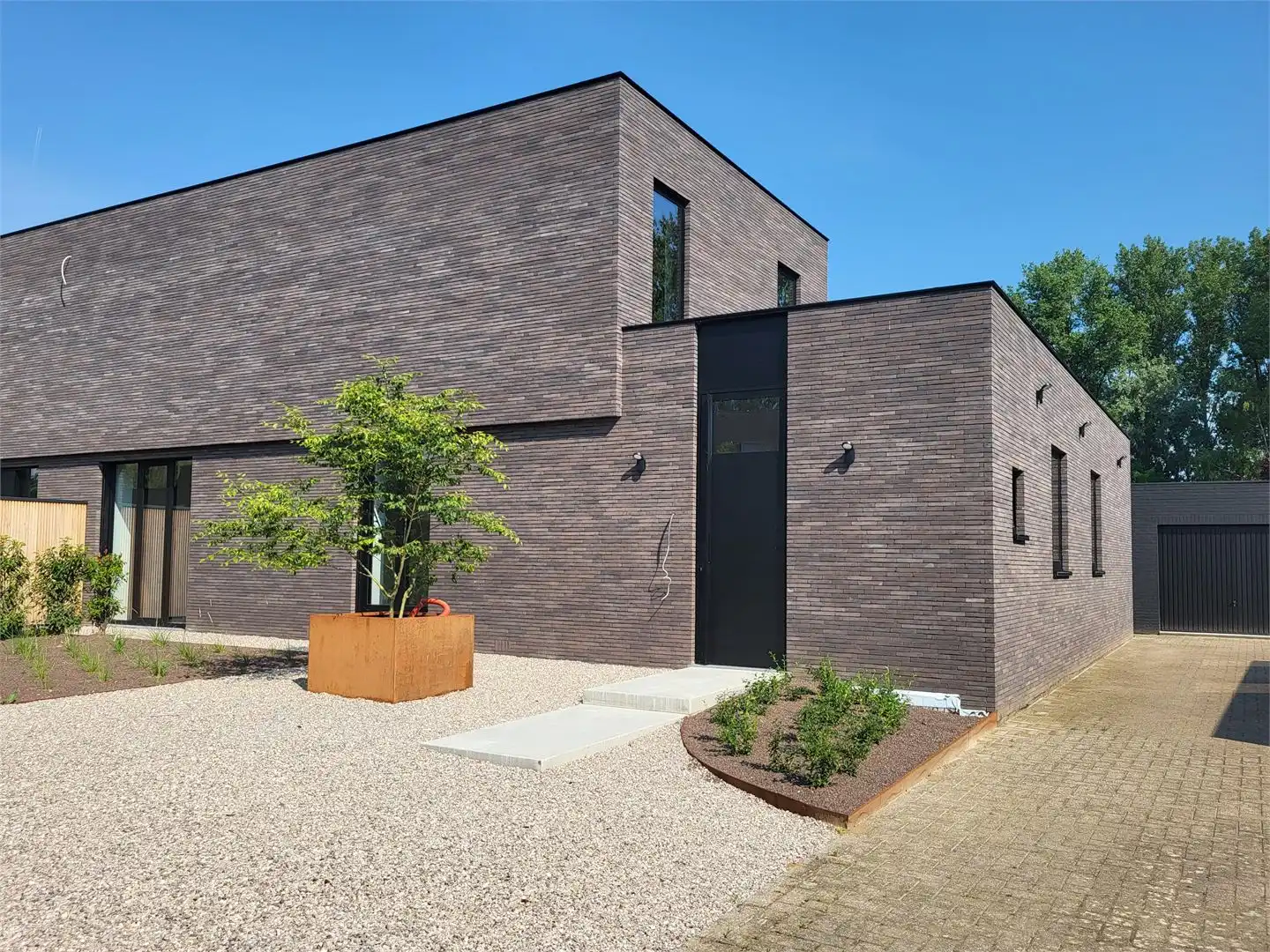 Prachtige moderne woning met bewoonbare oppervlakte van 166m² op 1209m² met zonnige tuin en garage. foto 3