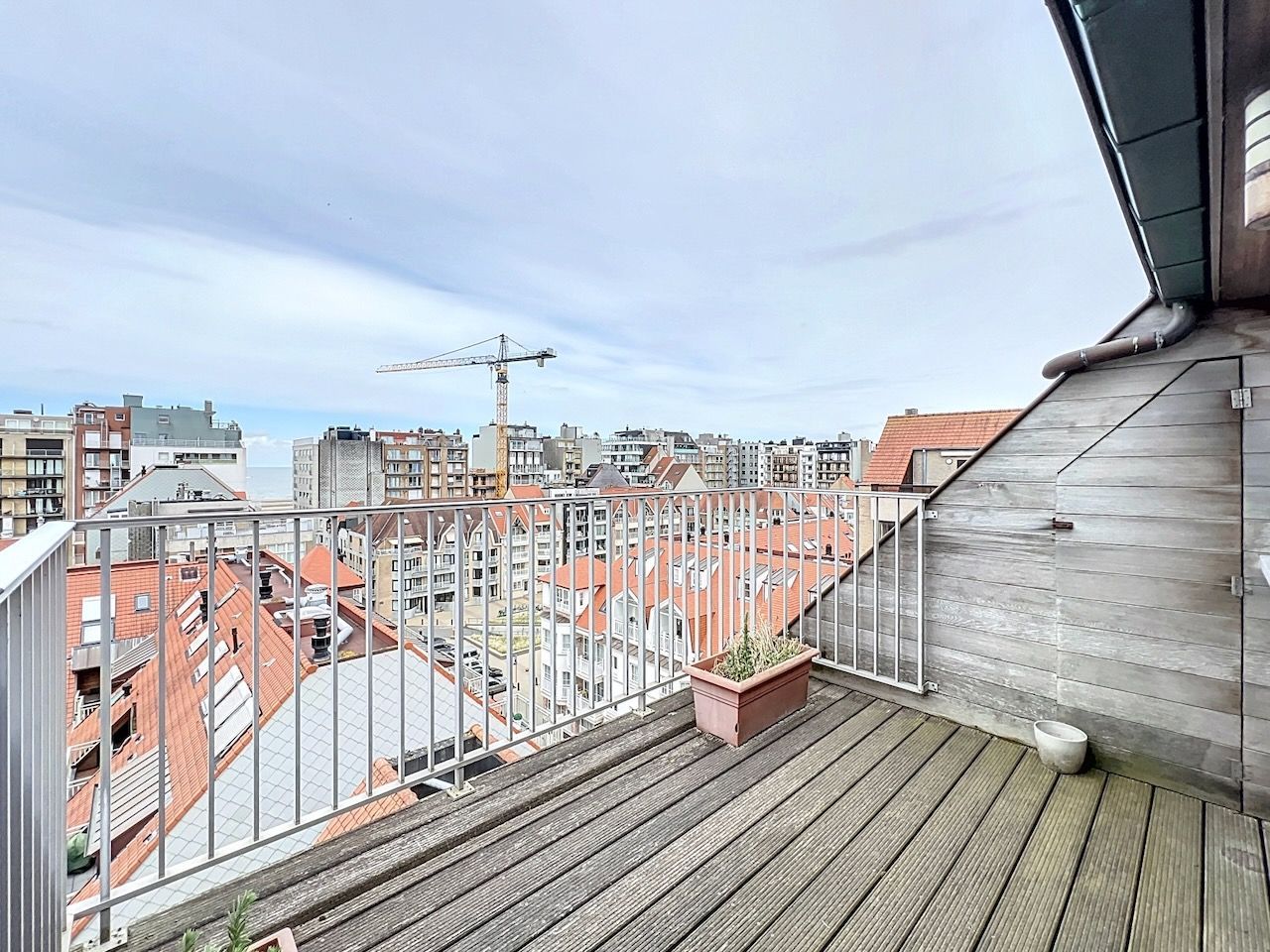 Zuidgericht duplex-dakappartement met veel ruimte op toplocatie in Heist foto 14