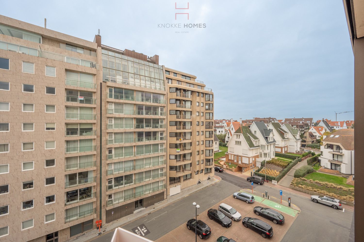 Volledig gerenoveerd vakantie-appartement met breed zijdelings zeezicht foto 11
